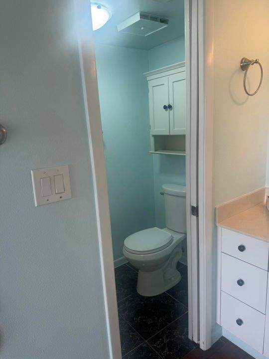 For Sale: $225,000 (2 beds, 2 baths, 1036 Square Feet)