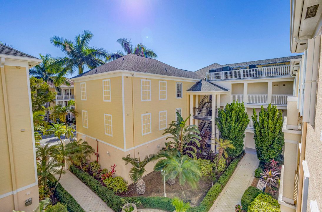 For Sale: $393,000 (2 beds, 2 baths, 1281 Square Feet)