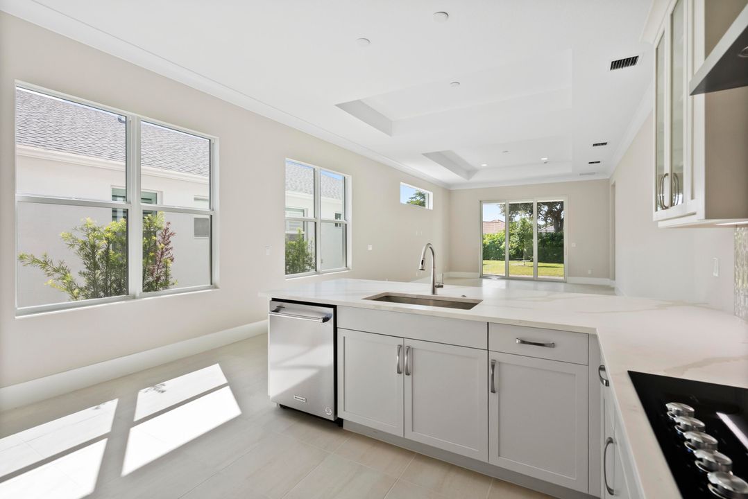 待售: $699,900 (3 贝兹, 2 浴室, 1937 平方英尺)