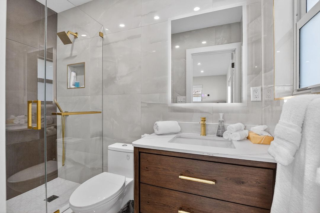 En Venta: $899,000 (2 camas, 2 baños, 1232 Pies cuadrados)