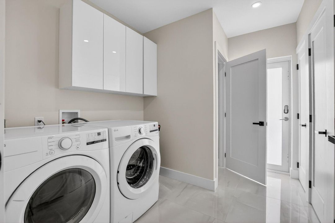 En Venta: $899,000 (2 camas, 2 baños, 1232 Pies cuadrados)