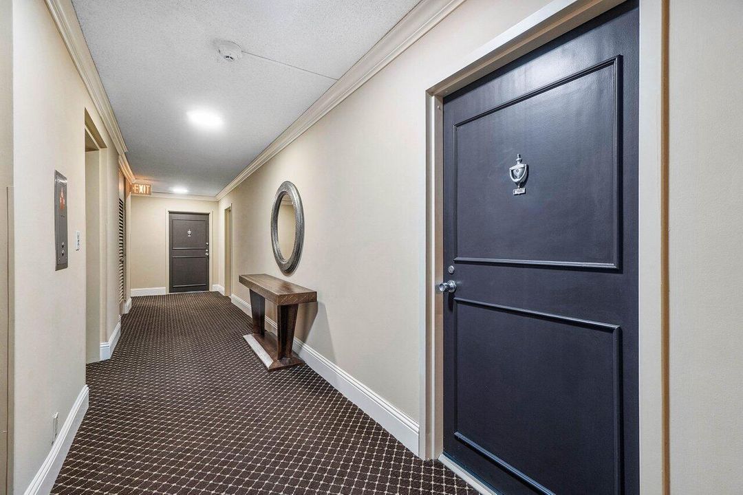 For Sale: $189,000 (1 beds, 1 baths, 894 Square Feet)