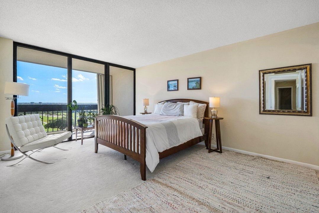 For Sale: $189,000 (1 beds, 1 baths, 894 Square Feet)