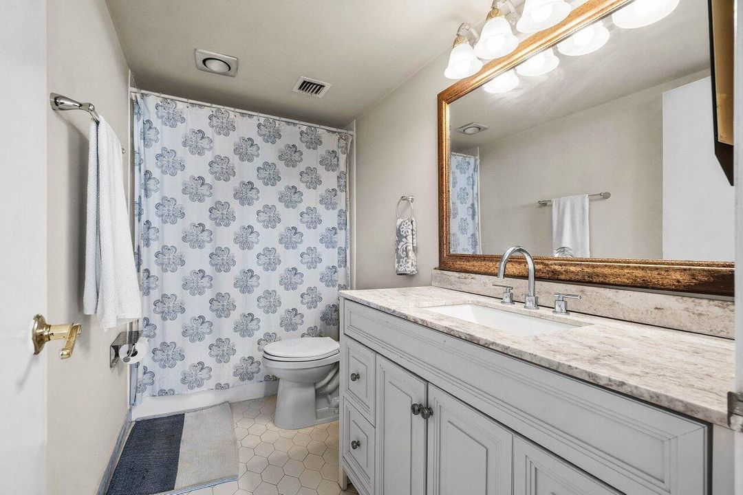 For Sale: $189,000 (1 beds, 1 baths, 894 Square Feet)