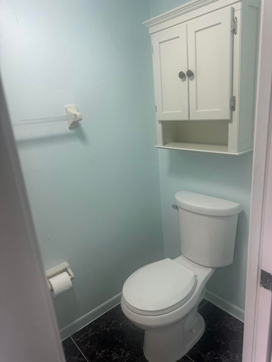 For Sale: $225,000 (2 beds, 2 baths, 1036 Square Feet)