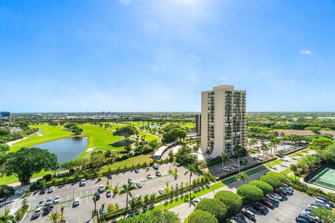 For Sale: $189,000 (1 beds, 1 baths, 894 Square Feet)