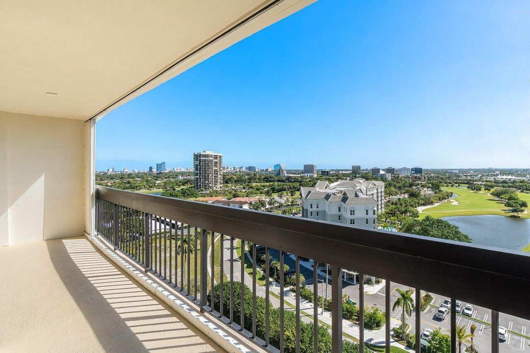 For Sale: $189,000 (1 beds, 1 baths, 894 Square Feet)