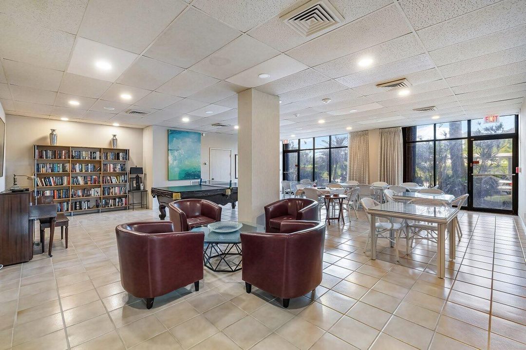 For Sale: $189,000 (1 beds, 1 baths, 894 Square Feet)