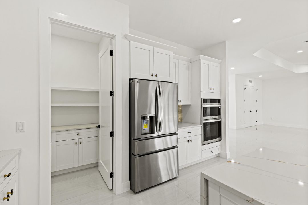 На продажу: $995,000 (4 спален, 3 ванн, 3160 Квадратных фут)