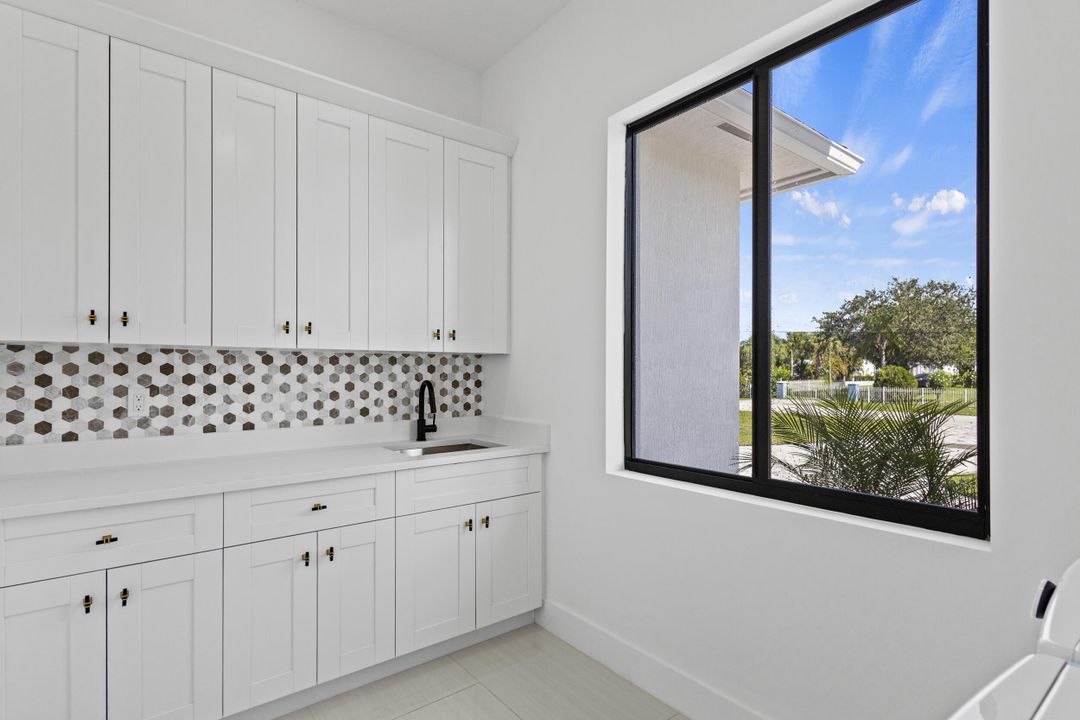 На продажу: $995,000 (4 спален, 3 ванн, 3160 Квадратных фут)