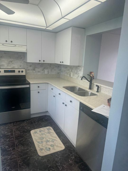 For Sale: $225,000 (2 beds, 2 baths, 1036 Square Feet)