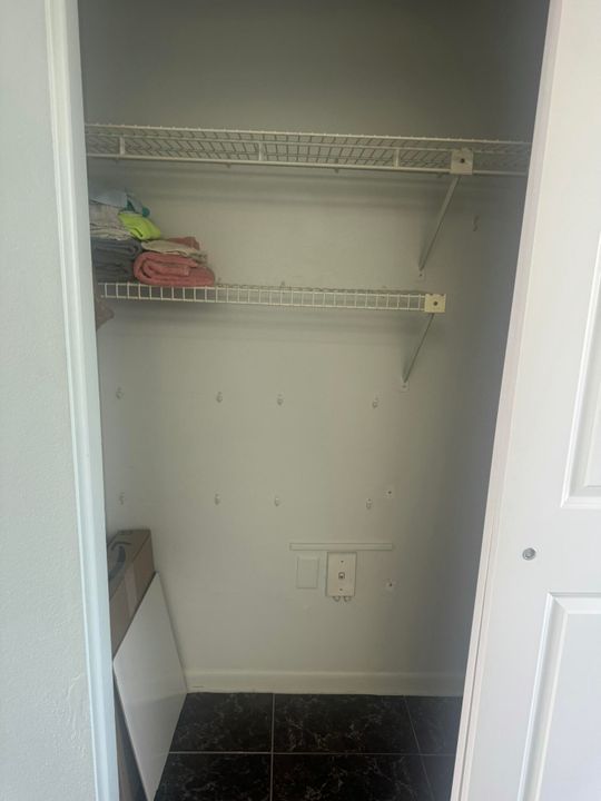 For Sale: $225,000 (2 beds, 2 baths, 1036 Square Feet)