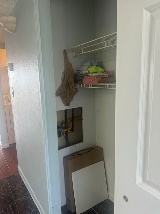 For Sale: $225,000 (2 beds, 2 baths, 1036 Square Feet)