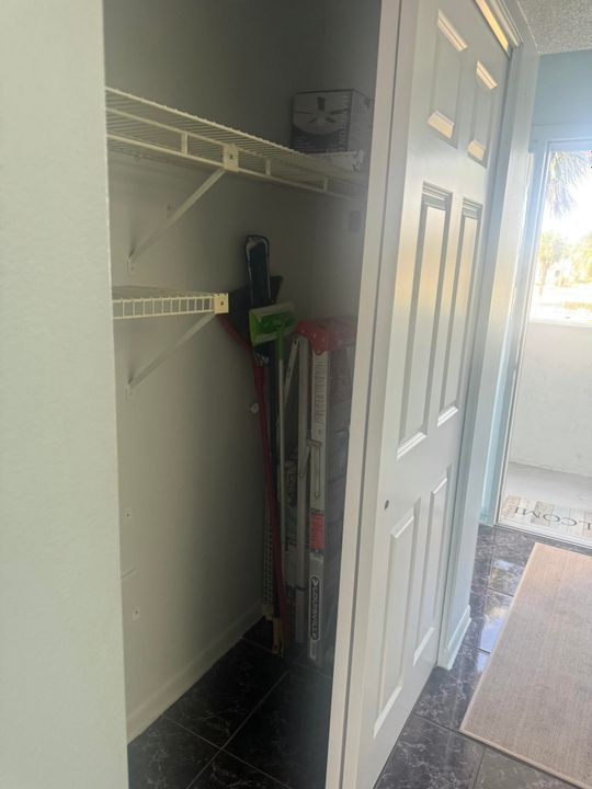 For Sale: $225,000 (2 beds, 2 baths, 1036 Square Feet)