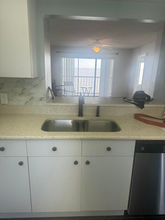 For Sale: $225,000 (2 beds, 2 baths, 1036 Square Feet)