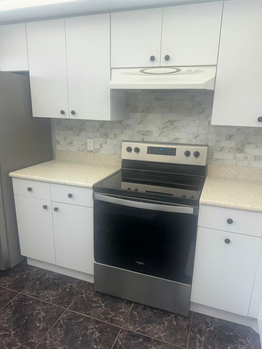 For Sale: $225,000 (2 beds, 2 baths, 1036 Square Feet)