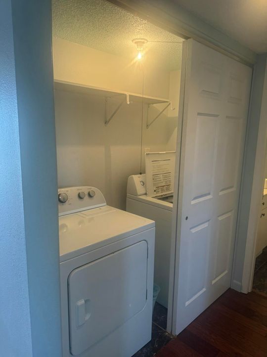 For Sale: $225,000 (2 beds, 2 baths, 1036 Square Feet)