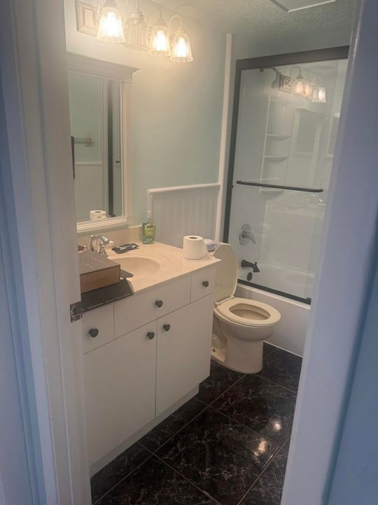 For Sale: $225,000 (2 beds, 2 baths, 1036 Square Feet)