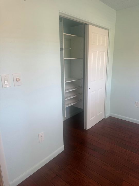 For Sale: $225,000 (2 beds, 2 baths, 1036 Square Feet)