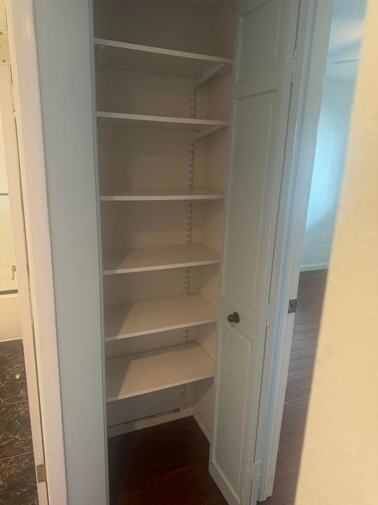 For Sale: $225,000 (2 beds, 2 baths, 1036 Square Feet)