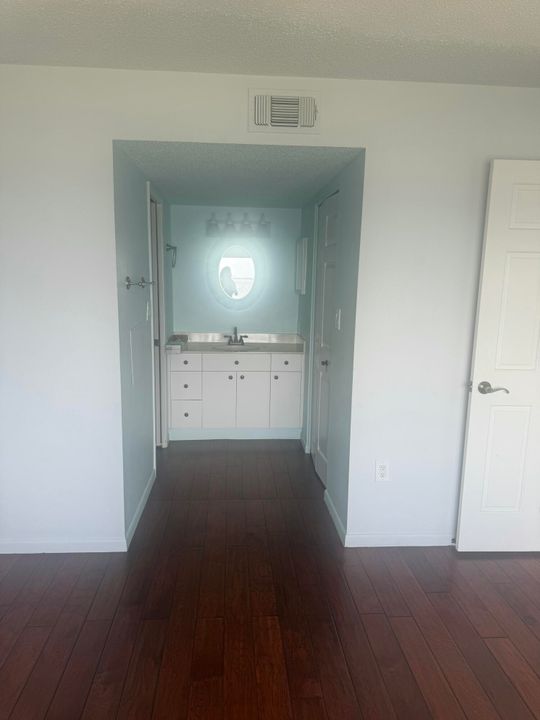 For Sale: $225,000 (2 beds, 2 baths, 1036 Square Feet)