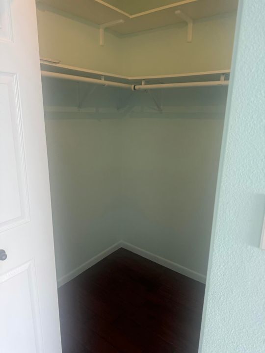 For Sale: $225,000 (2 beds, 2 baths, 1036 Square Feet)