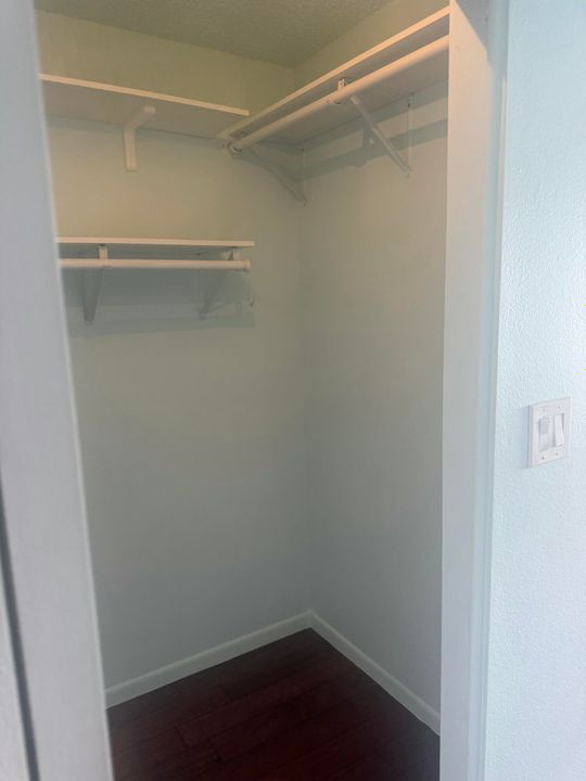 For Sale: $225,000 (2 beds, 2 baths, 1036 Square Feet)