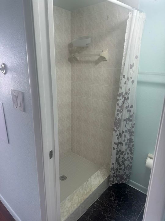 For Sale: $225,000 (2 beds, 2 baths, 1036 Square Feet)