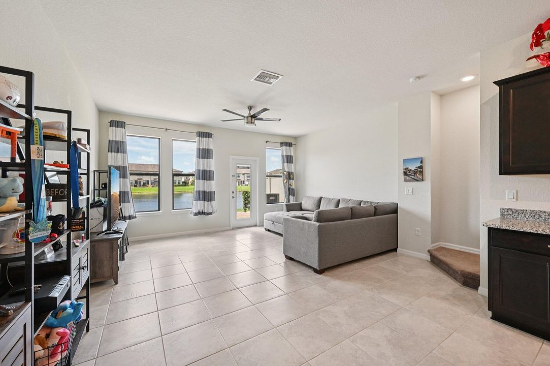 For Sale: $398,000 (3 beds, 2 baths, 1812 Square Feet)