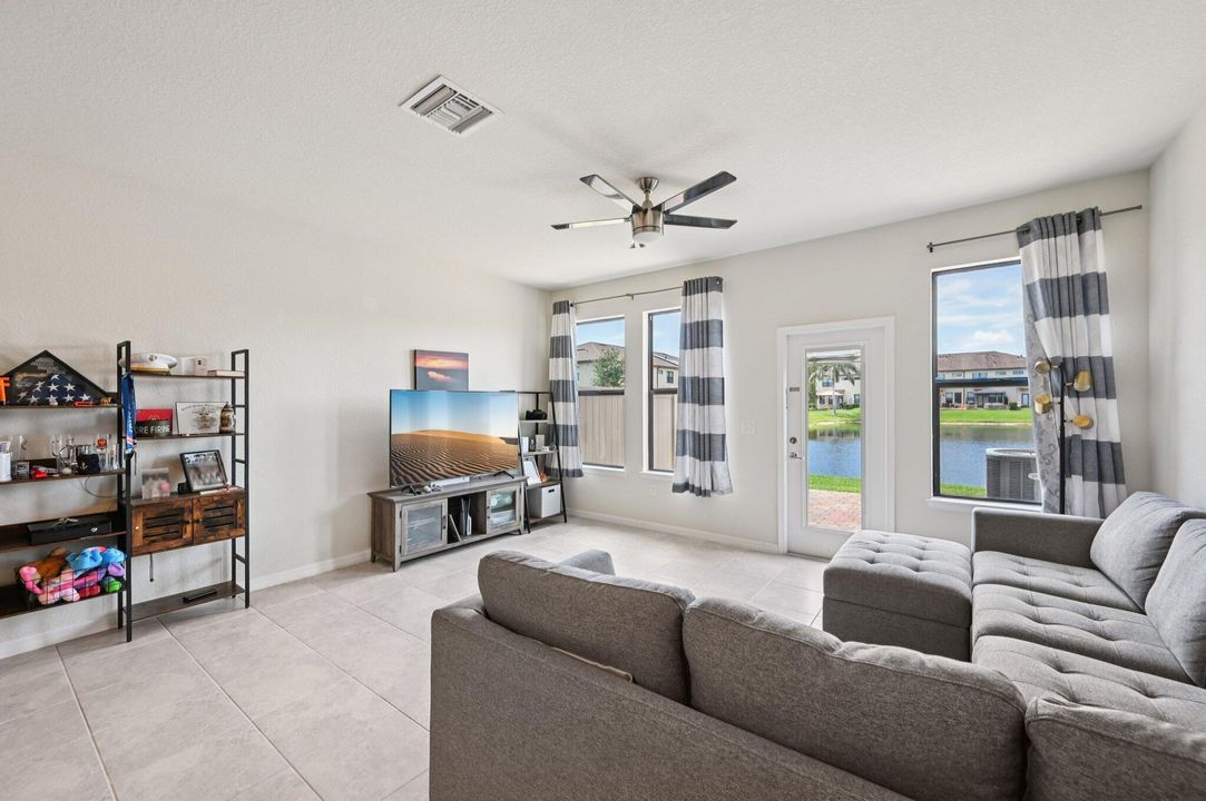 For Sale: $398,000 (3 beds, 2 baths, 1812 Square Feet)