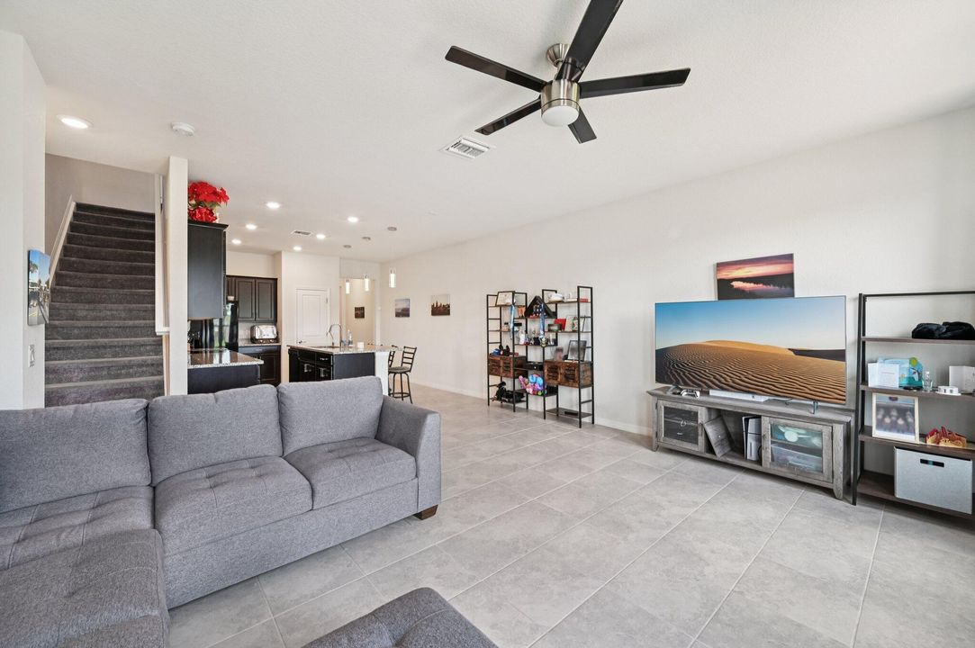 For Sale: $398,000 (3 beds, 2 baths, 1812 Square Feet)