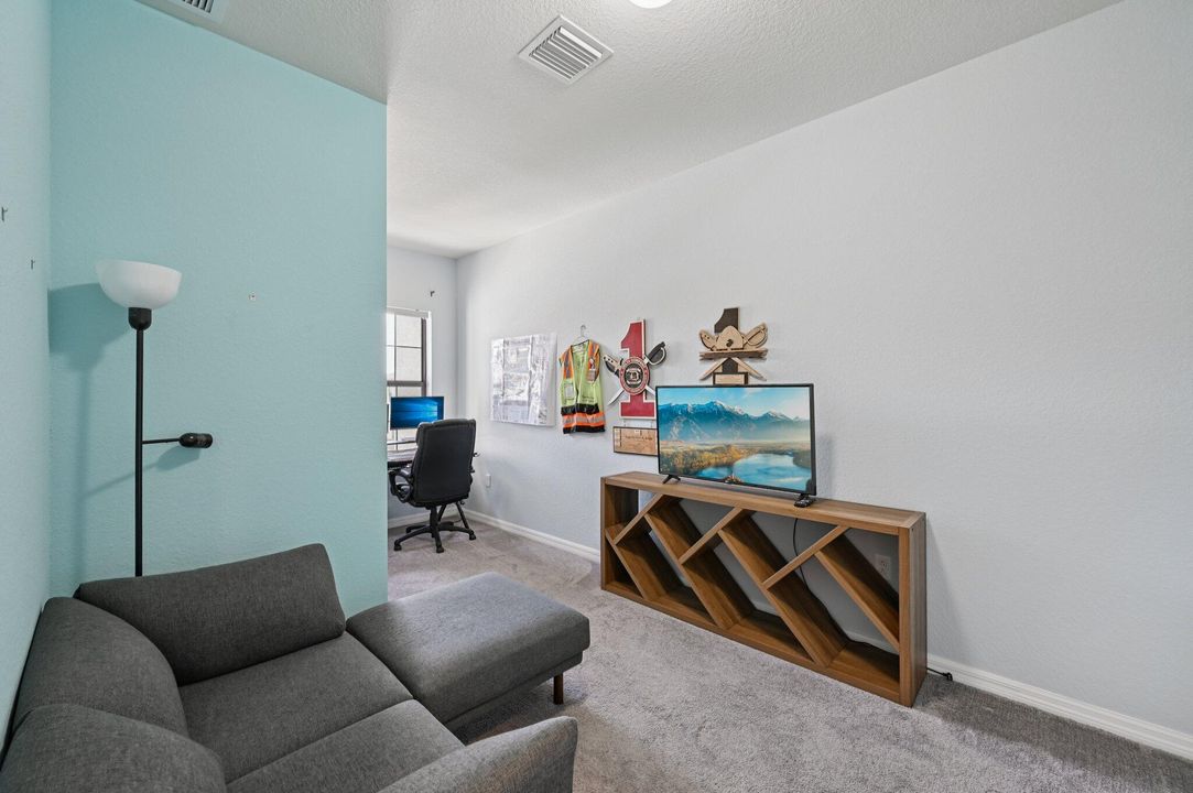 For Sale: $398,000 (3 beds, 2 baths, 1812 Square Feet)