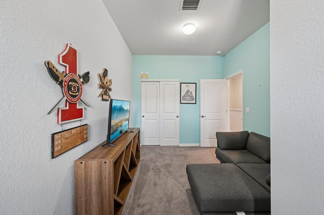 For Sale: $398,000 (3 beds, 2 baths, 1812 Square Feet)