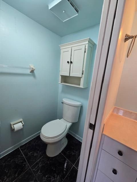 For Sale: $225,000 (2 beds, 2 baths, 1036 Square Feet)