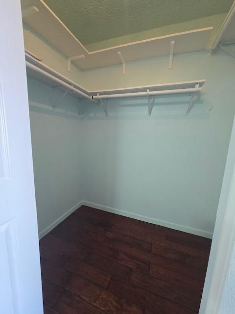 For Sale: $225,000 (2 beds, 2 baths, 1036 Square Feet)