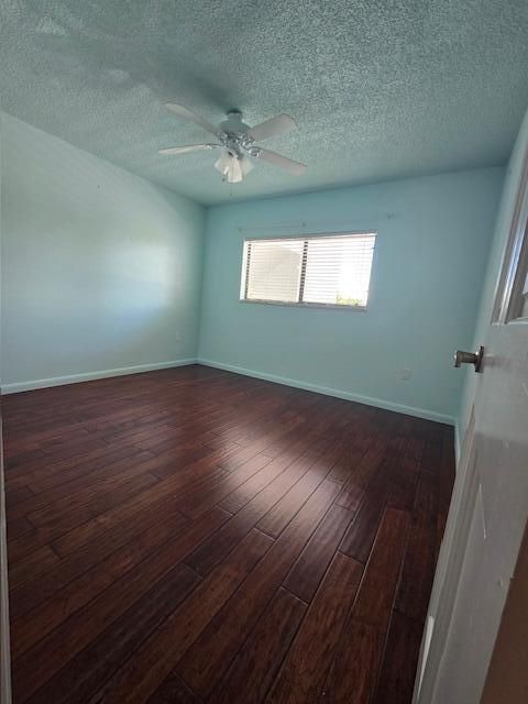 For Sale: $225,000 (2 beds, 2 baths, 1036 Square Feet)