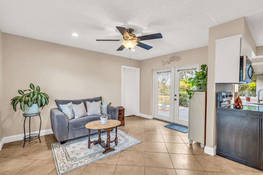 待售: $640,000 (4 贝兹, 2 浴室, 1805 平方英尺)