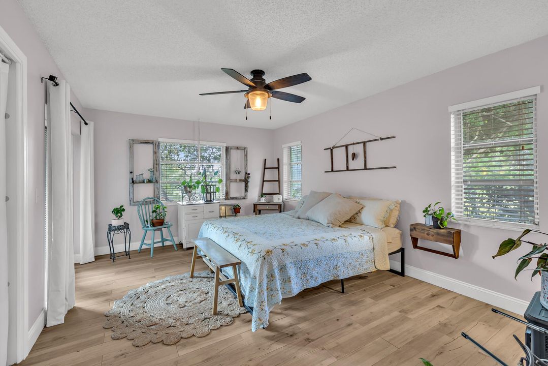 待售: $640,000 (4 贝兹, 2 浴室, 1805 平方英尺)