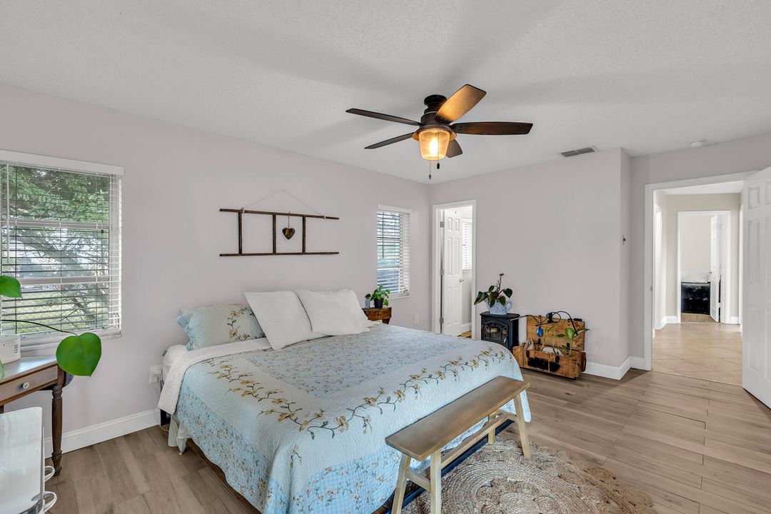 待售: $640,000 (4 贝兹, 2 浴室, 1805 平方英尺)