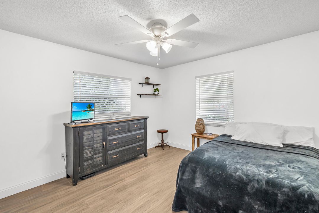 待售: $640,000 (4 贝兹, 2 浴室, 1805 平方英尺)