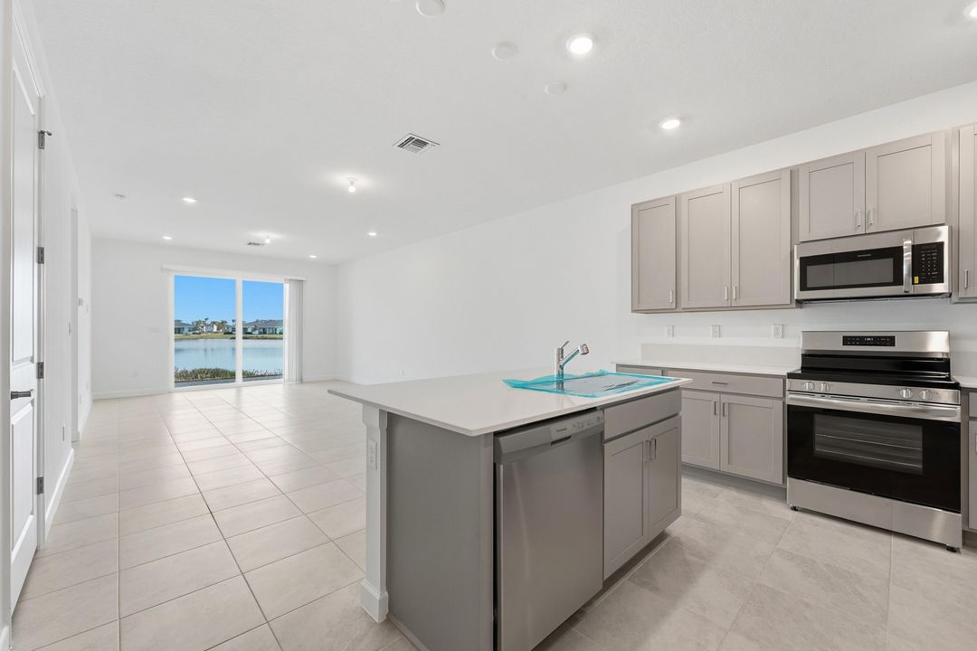 For Rent: $2,050 (2 beds, 2 baths, 1308 Square Feet)