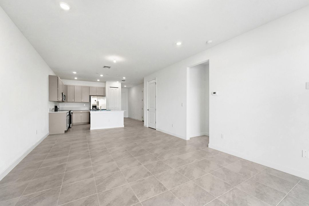 For Rent: $2,050 (2 beds, 2 baths, 1308 Square Feet)