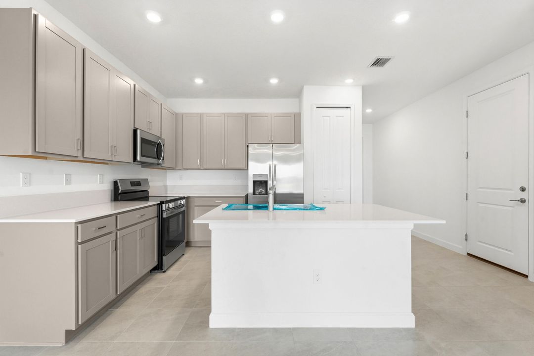 For Rent: $2,050 (2 beds, 2 baths, 1308 Square Feet)