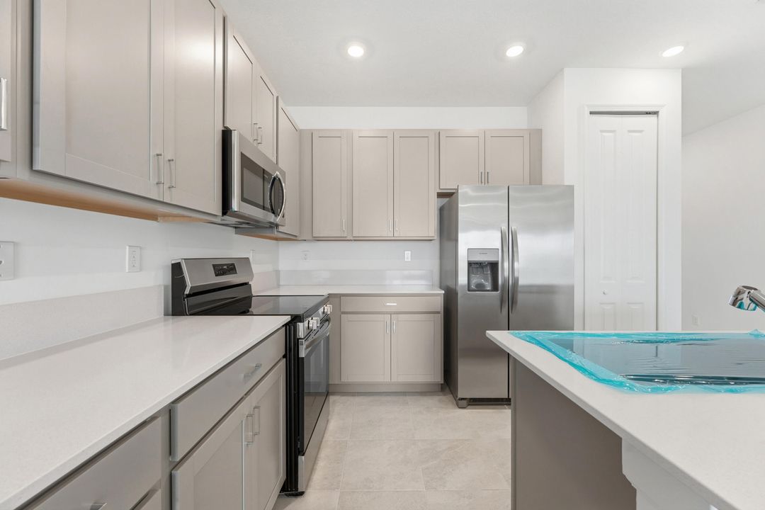 For Rent: $2,050 (2 beds, 2 baths, 1308 Square Feet)