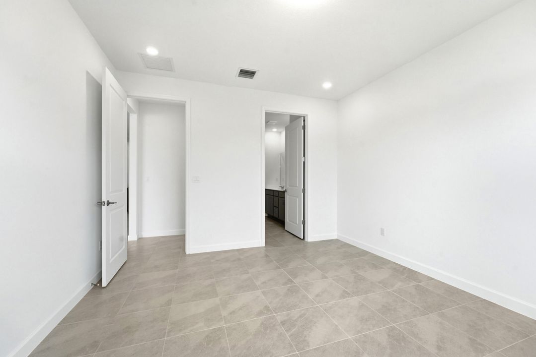 For Rent: $2,050 (2 beds, 2 baths, 1308 Square Feet)