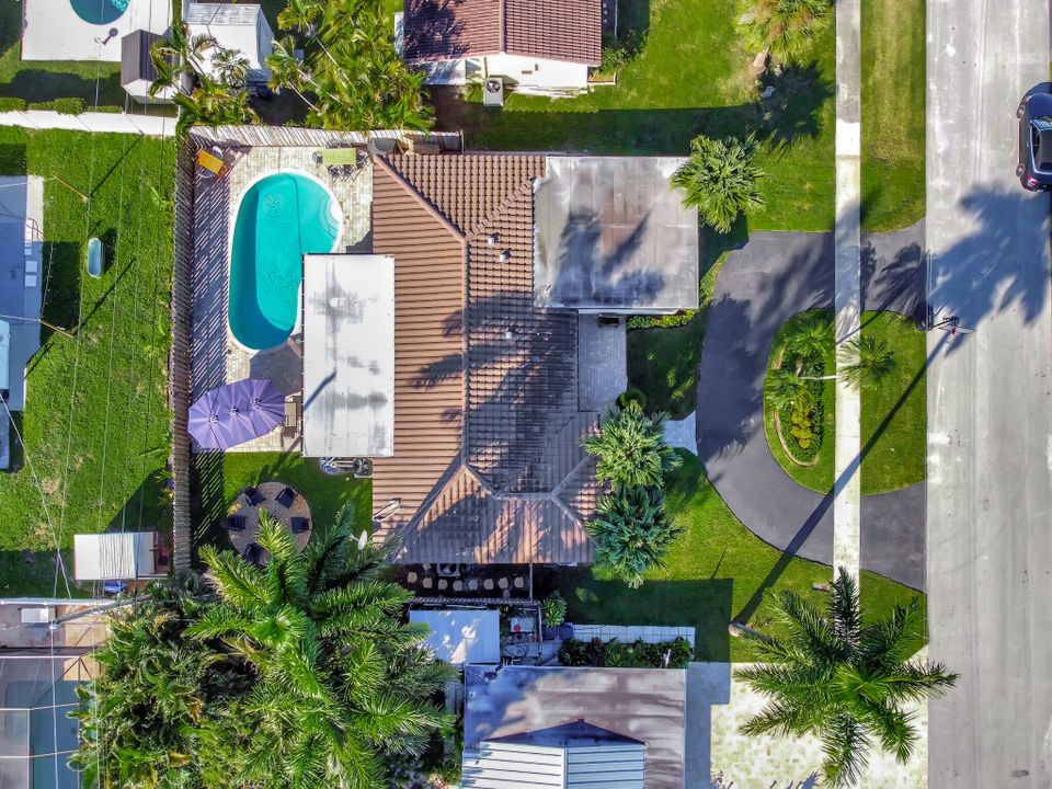 For Sale: $899,000 (5 beds, 3 baths, 2031 Square Feet)