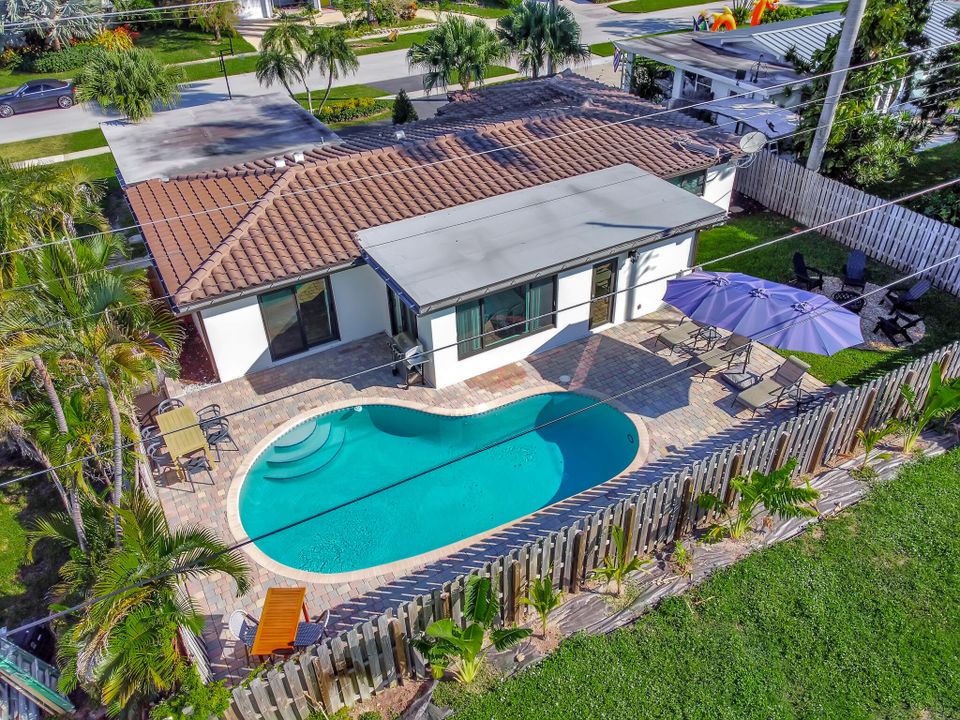 For Sale: $899,000 (5 beds, 3 baths, 2031 Square Feet)