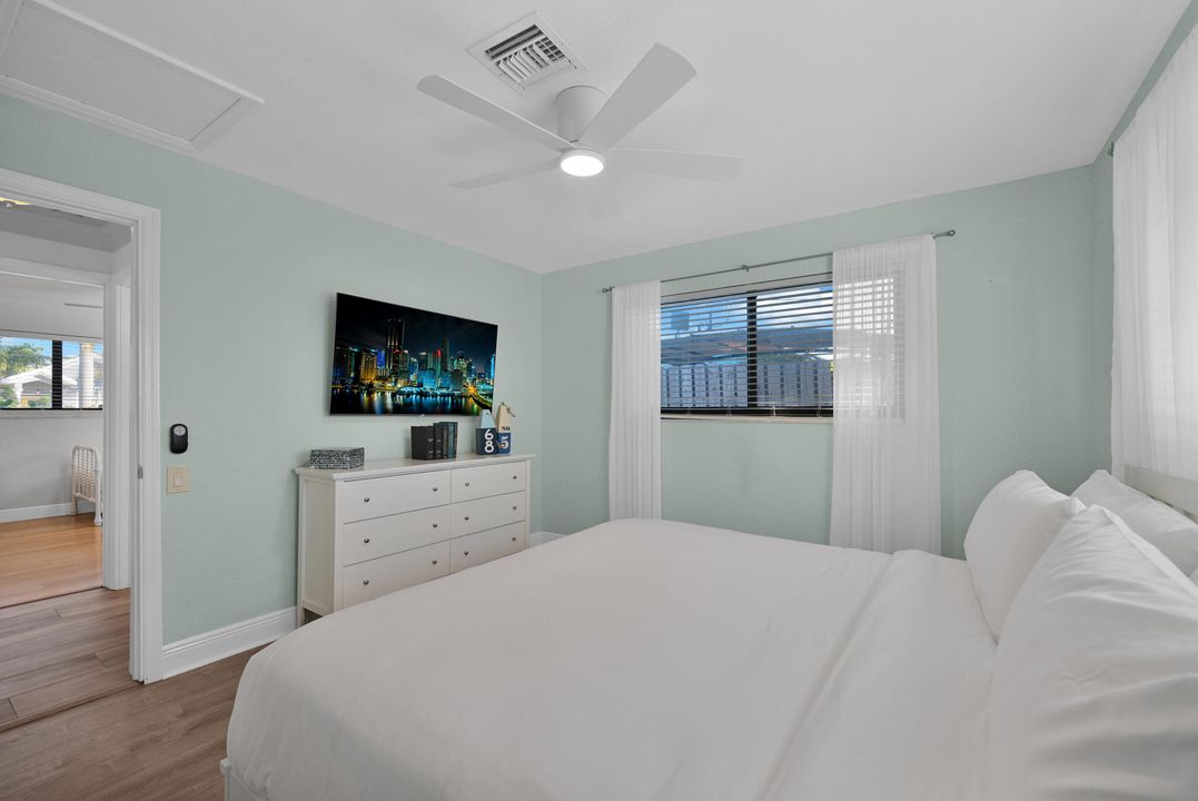 For Sale: $899,000 (5 beds, 3 baths, 2031 Square Feet)