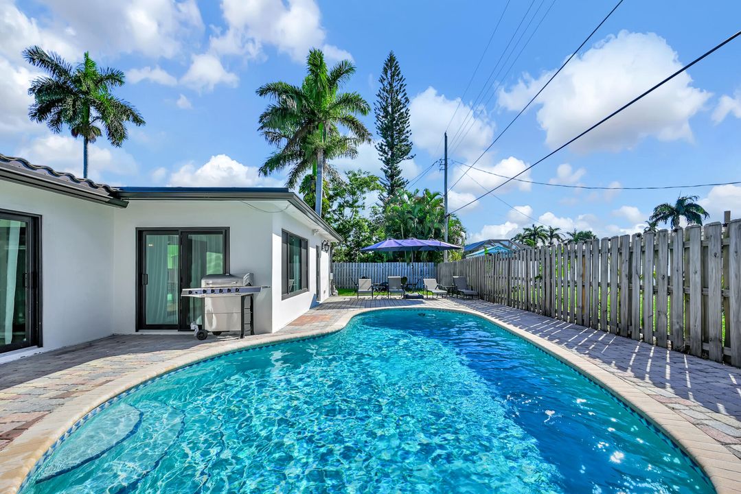 For Sale: $899,000 (5 beds, 3 baths, 2031 Square Feet)