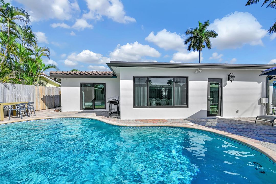 For Sale: $899,000 (5 beds, 3 baths, 2031 Square Feet)